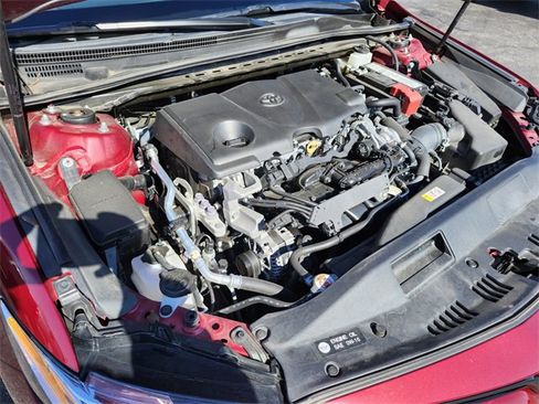 Used 2020 Toyota Camry XLE image 18