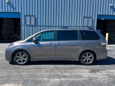 Used 2019 Toyota Sienna SE Premium image 68