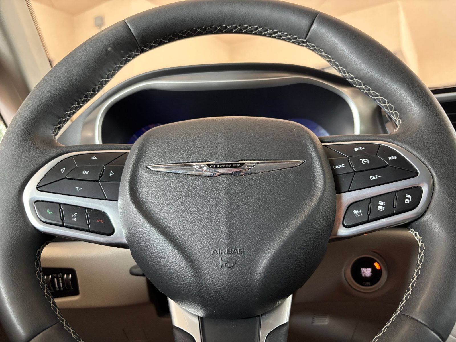 Used 2024 Chrysler Pacifica Touring-L FWD image 28