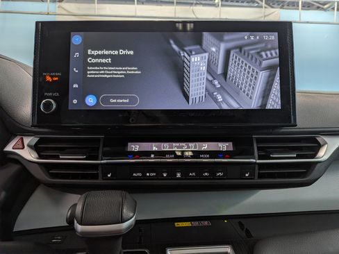 Certified 2025 Toyota Sienna XLE FWD image 27