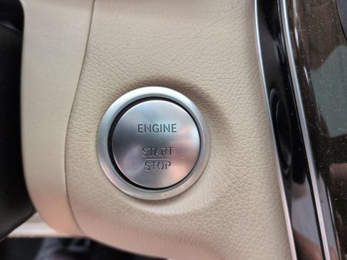 Used 2019 Mercedes-Benz GLC 300 4MATIC image 18