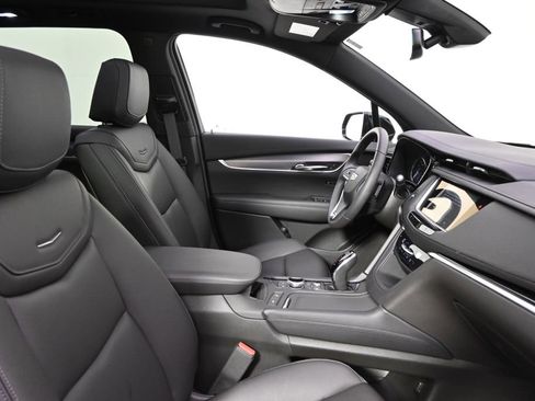 New 2025 Cadillac XT6 Luxury image 16