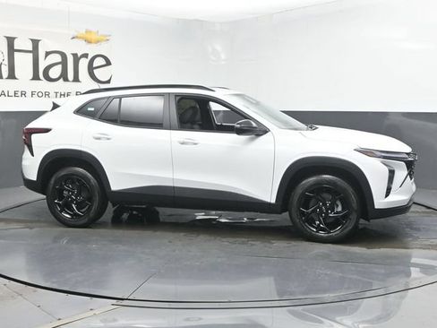 New 2026 Chevrolet Trax LT w/ Sunroof Package FWD image 1