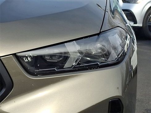 Used 2025 BMW X6 xDrive40i w/ Executive Package image 9