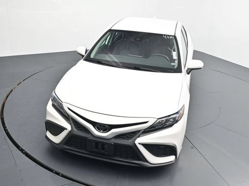 Used 2024 Toyota Camry SE FWD image 11