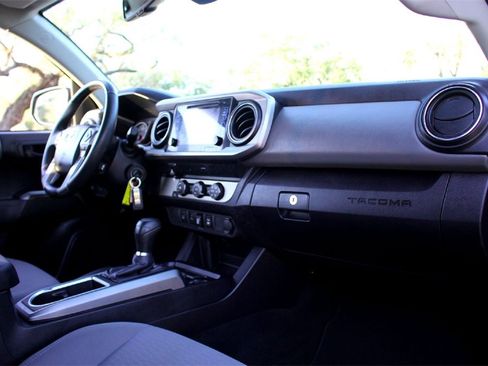 Used 2019 Toyota Tacoma TRD Sport image 20