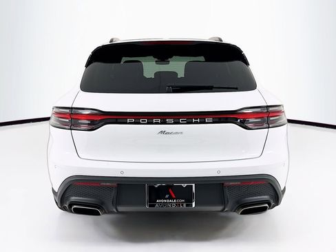 Certified 2024 Porsche Macan AWD/4WD image 10