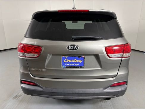 Used 2016 Kia Sorento FWD image 7