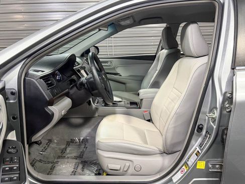 Used 2017 Toyota Camry XLE image 13