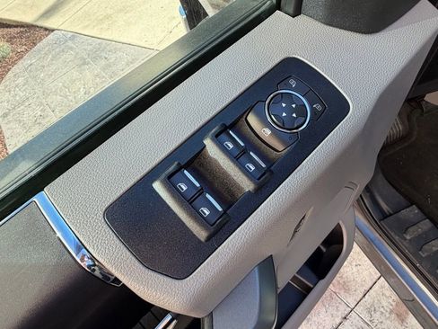 Used 2017 Ford F150 XLT image 14