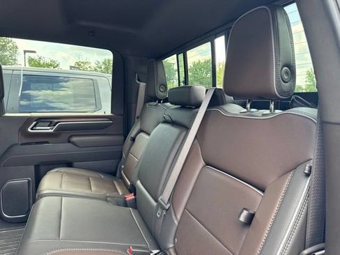 Used 2025 GMC Sierra 2500 Denali w/ Denali Reserve Package AWD/4WD image 11