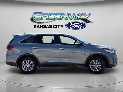 Used 2020 Kia Sorento LX AWD/4WD image 8