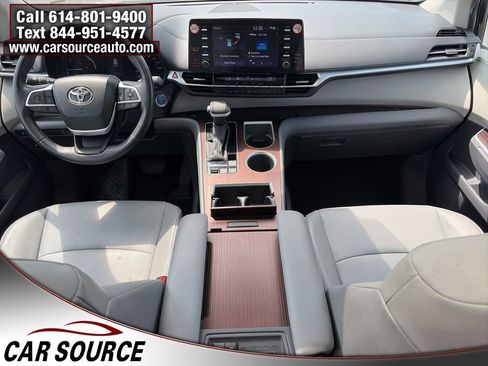 Used 2024 Toyota Sienna XLE FWD image 11
