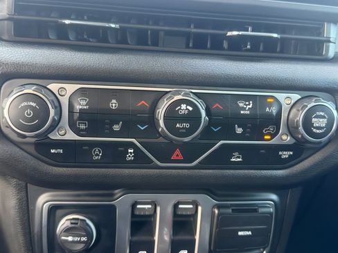 Used 2024 Jeep Wrangler Willys image 21