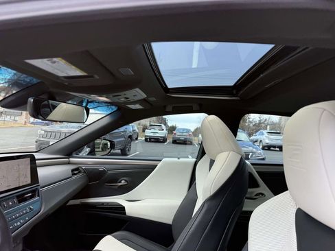 Used 2024 Lexus ES 300h F Sport w/ Accessory Package (Z2) image 13