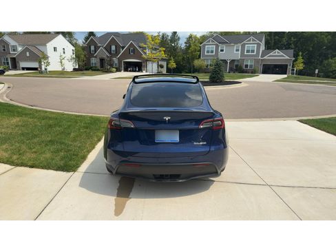Used 2023 Tesla Model Y Performance AWD/4WD image 4