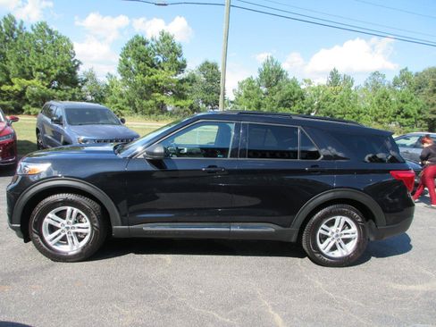 Used 2021 Ford Explorer XLT RWD image 8