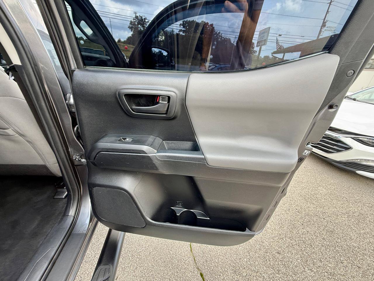 Used 2018 Toyota Tacoma SR w/ SR Convenience Package RWD image 32