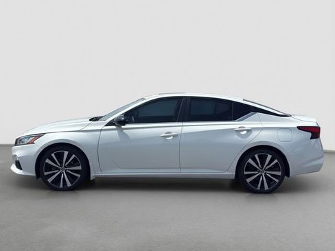 Used 2020 Nissan Altima 2.5 SR w/ Premium Package FWD image 3