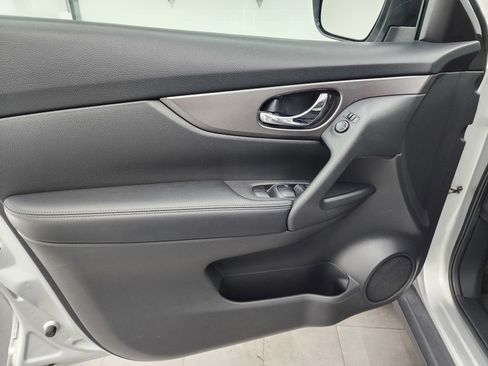 Used 2016 Nissan Rogue SV image 36