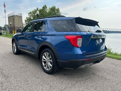 Used 2020 Ford Explorer XLT w/ Equipment Group 202A AWD/4WD image 3