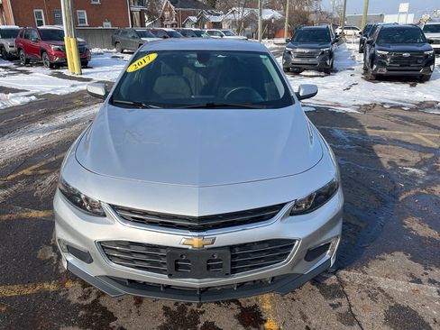 Used 2017 Chevrolet Malibu LT image 2