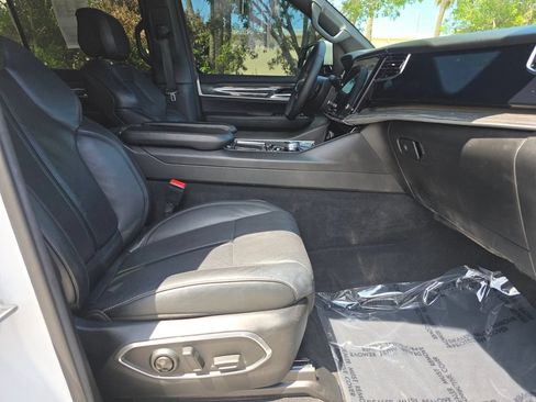 Used 2022 Jeep Wagoneer Series III w/ Flexible Seating Group RWD image 15