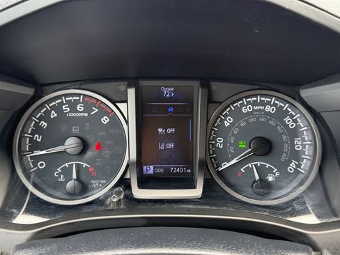 Used 2020 Toyota Tacoma TRD Sport w/ TRD Premium Sport Package AWD/4WD image 13