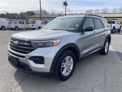 Used 2023 Ford Explorer XLT image 9