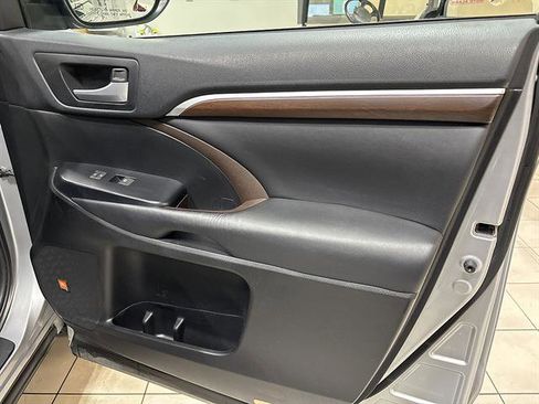 Used 2015 Toyota Highlander Limited AWD/4WD image 19