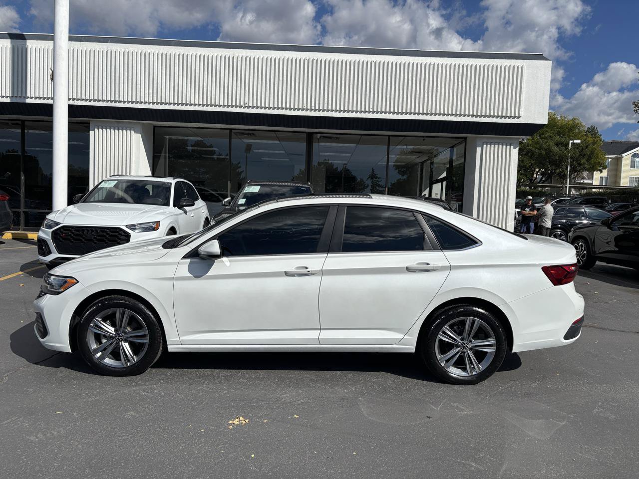 Used 2024 Volkswagen Jetta SE w/ Panoramic Sunroof Package FWD image 19