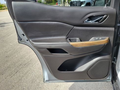 Used 2023 GMC Acadia SLE image 24