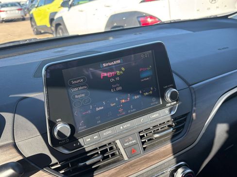 Used 2025 Nissan Altima 2.5 SV image 17