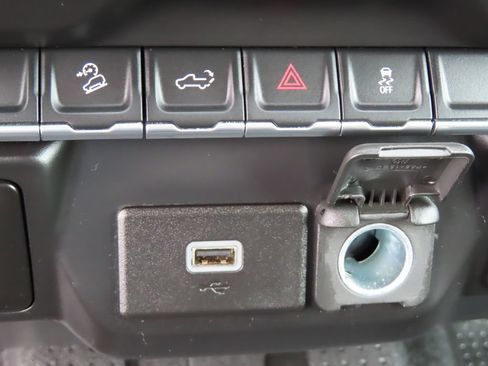 Certified 2020 Chevrolet Silverado 1500 Custom Trail Boss w/ Custom Convenience Package AWD/4WD image 6