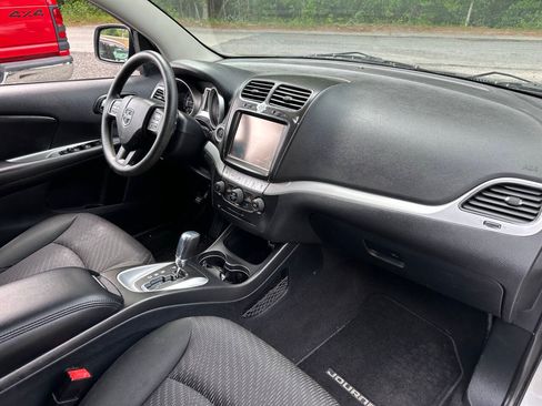 Used 2011 Dodge Journey Mainstreet w/ Safe & Sound Group FWD image 8