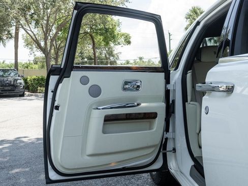 Used 2013 Rolls-Royce Ghost RWD image 33