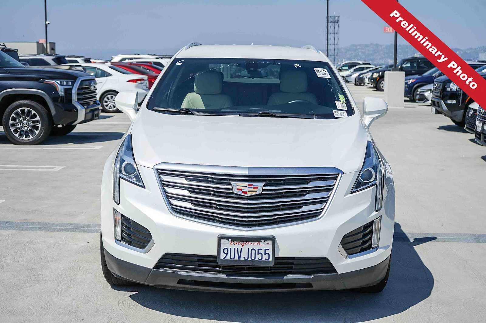 Used 2018 Cadillac XT5 FWD image 2