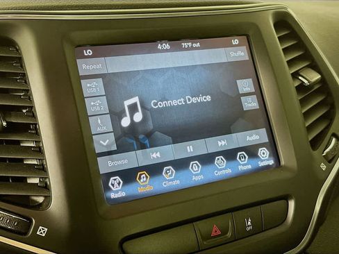 Used 2022 Jeep Cherokee Latitude Lux w/ Sun & Sound Group image 17