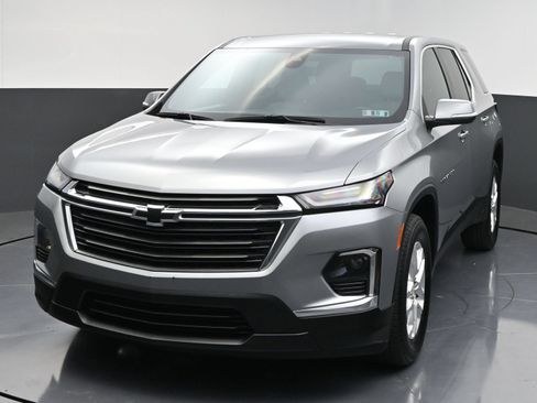 Used 2023 Chevrolet Traverse LS w/ Safety Package FWD image 3
