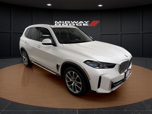 Used 2024 BMW X5 xDrive40i AWD/4WD image 1