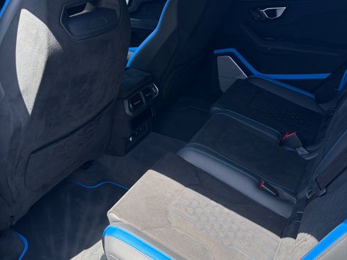 Used 2024 Lamborghini Urus Performante AWD/4WD image 5