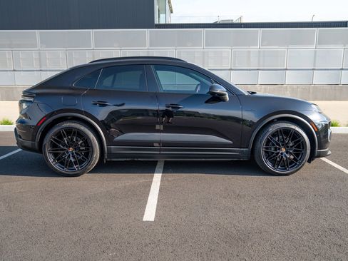 Used 2025 Porsche Macan 4 Electric AWD/4WD image 8