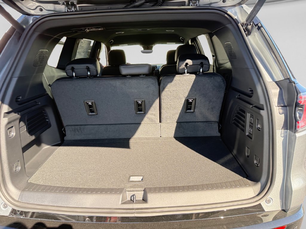 New 2027 GMC Acadia Denali w/ LPO, Floor Liner Package AWD/4WD image 38