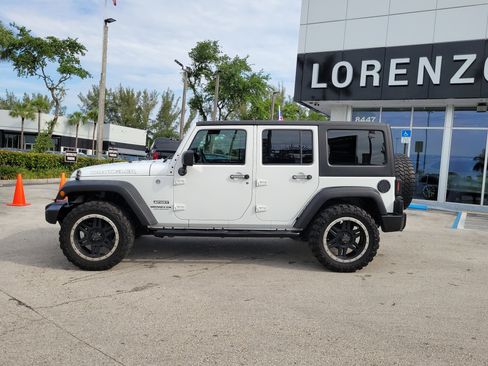 Used 2016 Jeep Wrangler Unlimited Sport w/ Connectivity Group AWD/4WD image 8