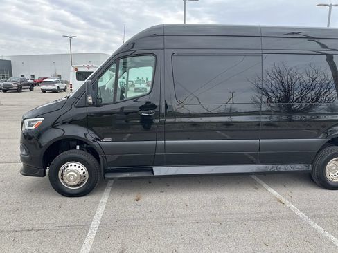 Used 2023 Mercedes-Benz Sprinter 3500 image 12