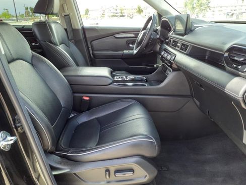 Used 2025 Honda Pilot Elite image 18