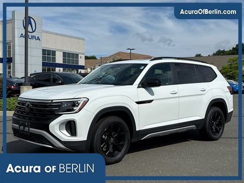Used 2025 Volkswagen Atlas Peak Edition SE AWD/4WD image 1