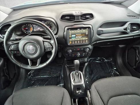 Used 2018 Jeep Renegade Altitude w/ UConnect 8.4 Nav Group FWD image 19