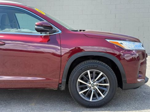 Used 2017 Toyota Highlander XLE w/ Carpet Mat Package AWD/4WD image 12
