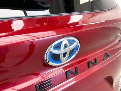Used 2021 Toyota Sienna XSE w/ XSE Plus Package AWD/4WD image 32
